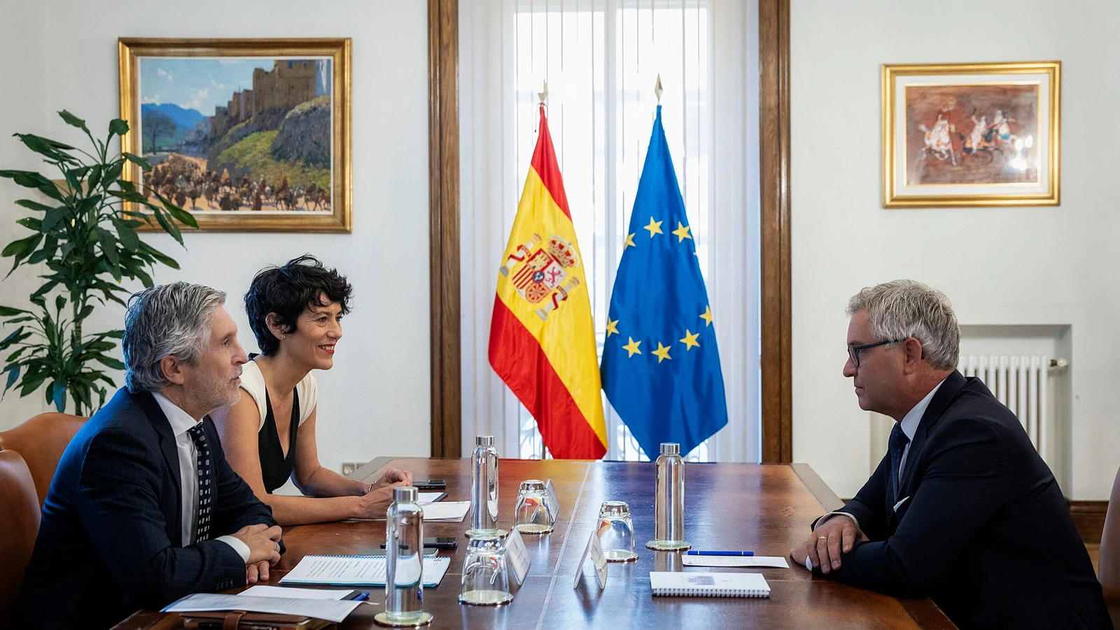 Moncloa pospone visita del comisario de