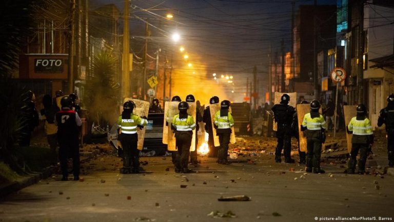 Colombia regula protestas sociales con nuevo decreto de De la Espriella