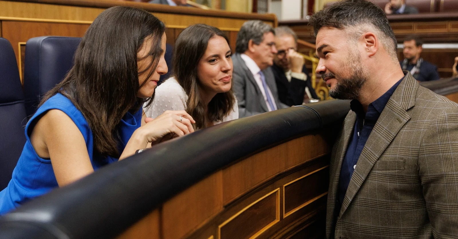 Podemos y ERC sellan alianza mientras Frente Amplio elige a Colau